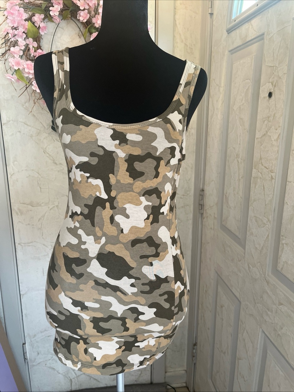 No Boundaries Women’s Camo Scoop Neck Tank Top in Olive, Tan & Cream